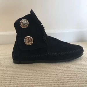 New Minnetonka moccasin bootie
